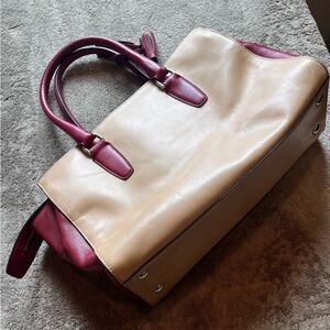 Elegant Coach Chelsea two toned Beige and Maroon Women's leather Bag